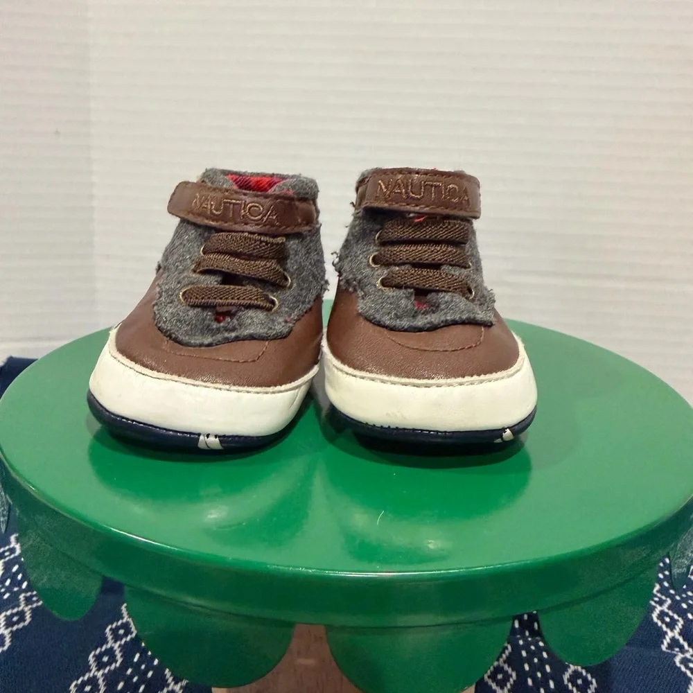 Baby Booties Nautica Size 1 Gray Suede Red Black Checked Lining